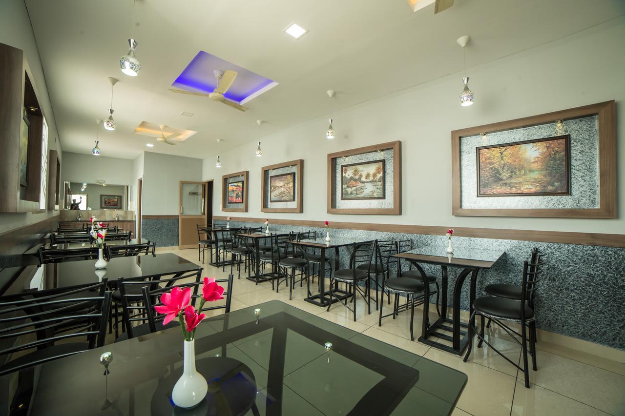 Spring Field Billets Hotel Kochi Exterior photo